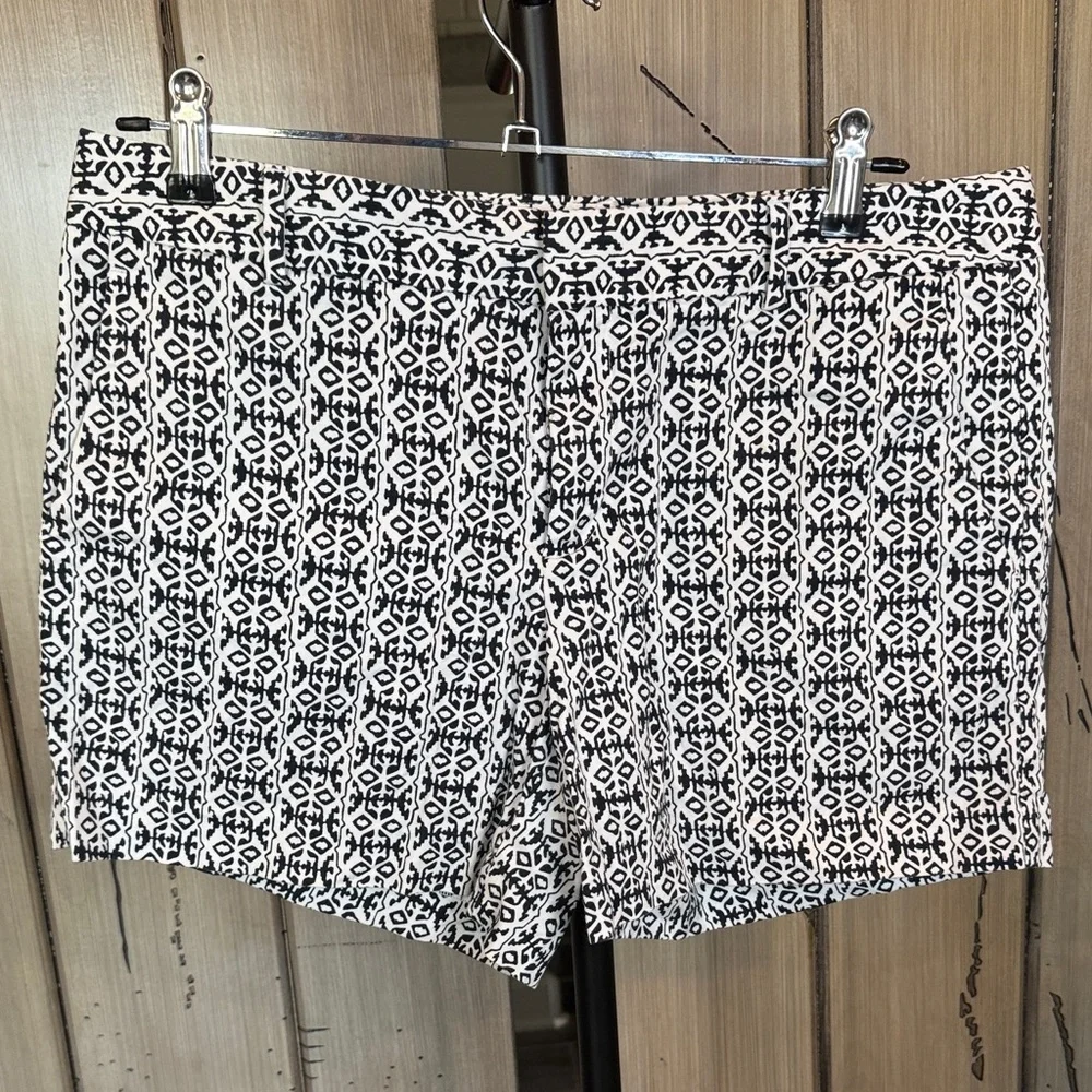 Banana Republic Black & White Geometric Print Shorts - Picture 1 of 4